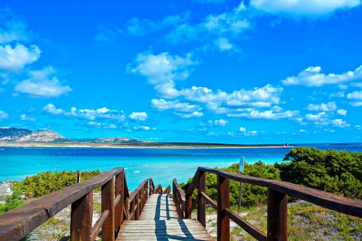 impennata di prezzi per questi beni: le vacanze diventano super costose